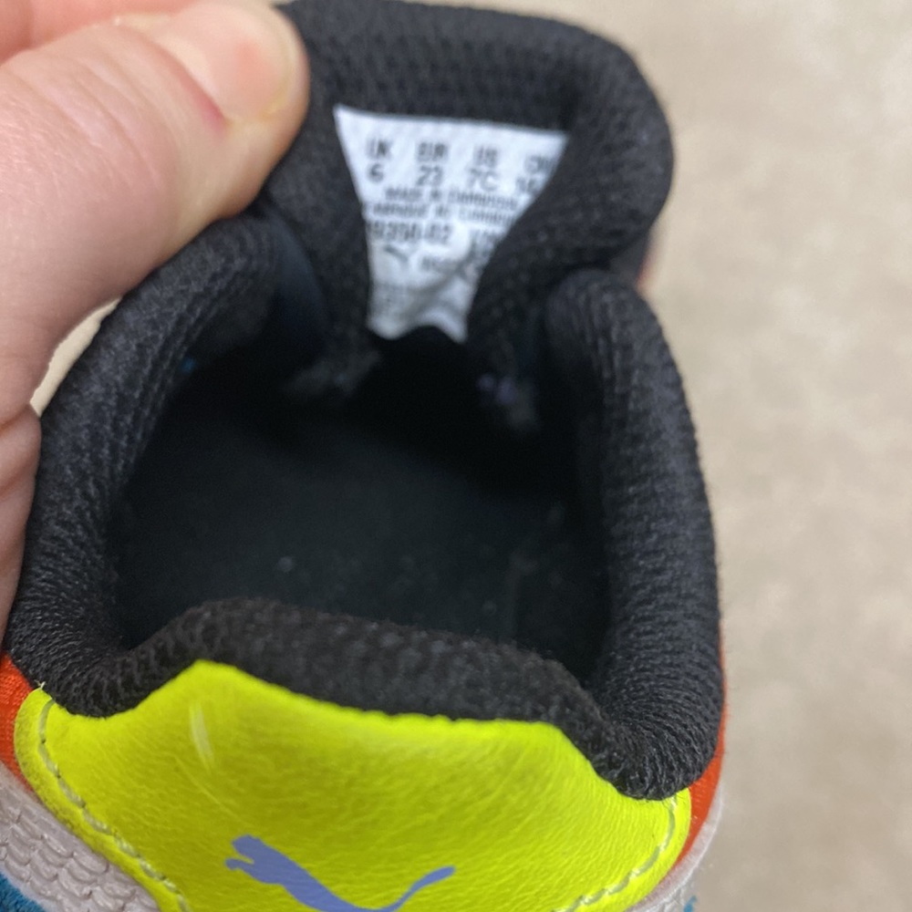 Size 6 Puma - Picture 5 of 5